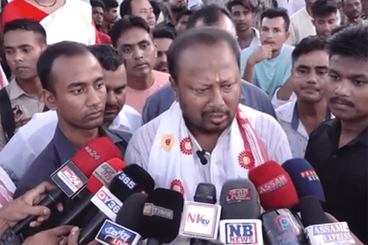 নদুৱাৰ সমষ্টি অন্তৰ্গত পশ্চিম প্ৰান্তৰ ৯০ শতাংশ সংখ্যালঘু ৰাইজৰে পৰিপূৰ্ণ অঞ্চলত বিধায়ক পদ্ম হাজৰিকাক উষ্ম সম্বৰ্দ্ধনা জ্ঞাপন ৷