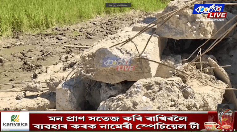 নাৰায়ণপুৰৰ মেৰমুখ তিনতিয়া গাঁৱৰ পানী যোগান আঁচনিৰ নিৰ্মাণৰত অৱস্থাতে খহি পৰিল পৰিল পকী দেৱাল ।