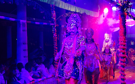 জামুগুৰি হাটৰ তামূলিচুক গাঁৱৰ নামঘৰ প্ৰাংগনত জামুগুৰি বহাগী মেলা সমিতিৰ উদ্যোগত কৰ্ণ পৰ্ব নামে এখন ভাওনা অনুষ্ঠিত কৰা হয়।